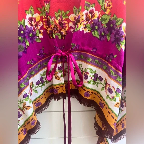 Betsy Johnson Coverlet. Colorful. Summer. Elegant. Cool nights - Picture 2 of 7